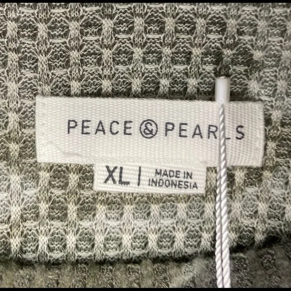 NWT Peace & Pearls green camo long sleeve top. - Picture 2 of 8